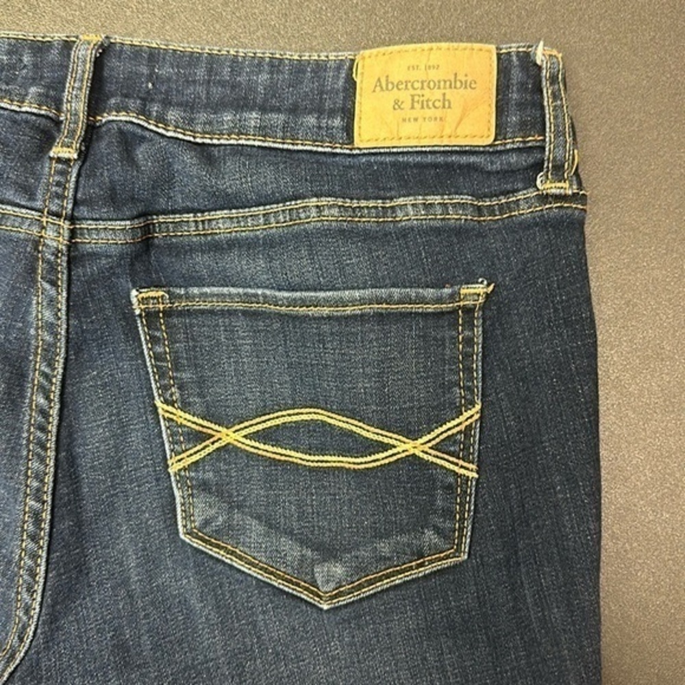 84.  Ambercrombie & Fitch skinny jeans with embroidered pockets size 6 short